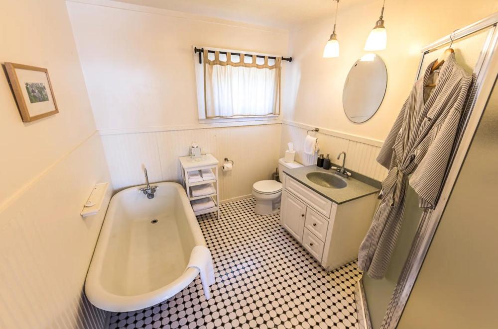 Deluxe Double Room with Balcony and Sea View interior